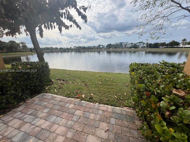 824 SW 143rd Ter 203, Pembroke Pines, FL 33027