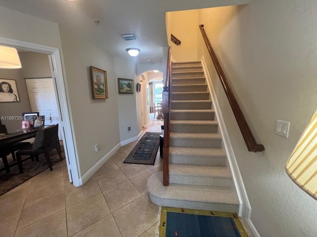 824 SW 143rd Ter 203, Pembroke Pines, FL 33027