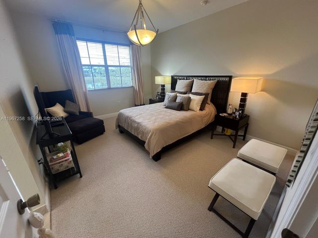 824 SW 143rd Ter 203, Pembroke Pines, FL 33027