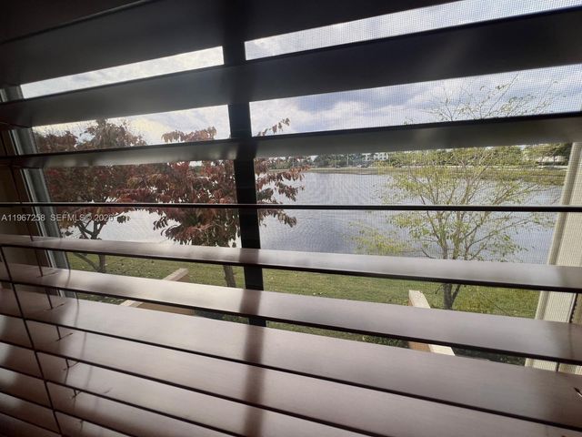 824 SW 143rd Ter 203, Pembroke Pines, FL 33027