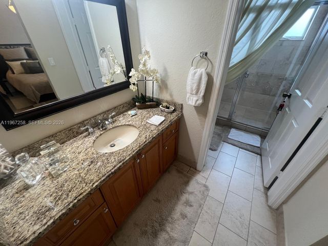 824 SW 143rd Ter 203, Pembroke Pines, FL 33027