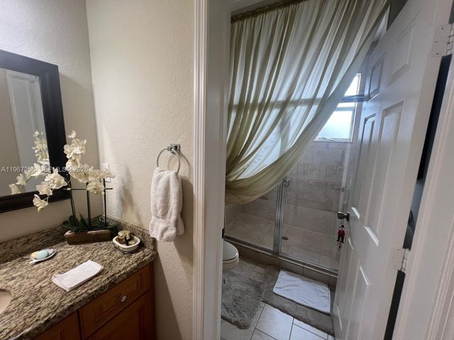 824 SW 143rd Ter 203, Pembroke Pines, FL 33027