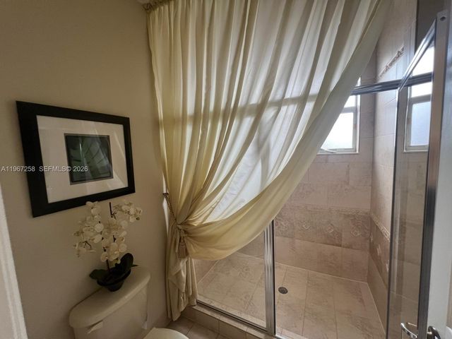 824 SW 143rd Ter 203, Pembroke Pines, FL 33027
