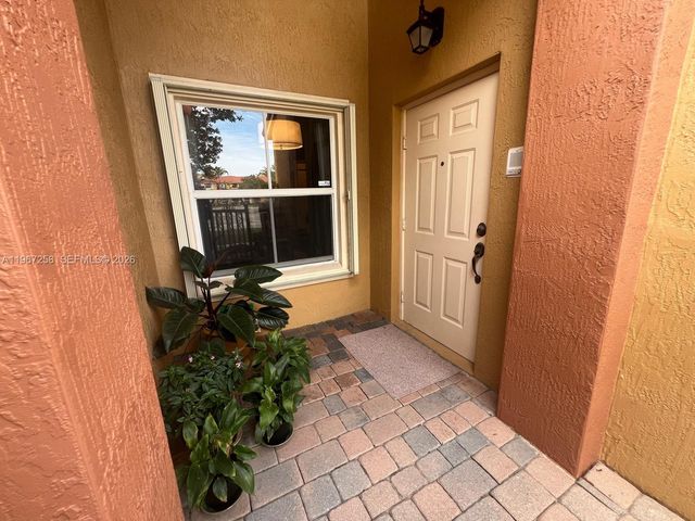 824 SW 143rd Ter 203, Pembroke Pines, FL 33027