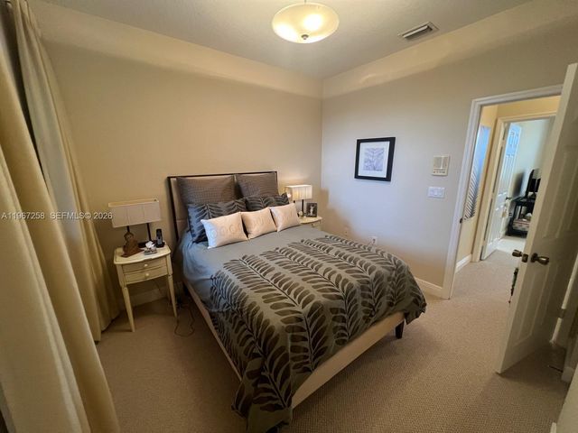 824 SW 143rd Ter 203, Pembroke Pines, FL 33027