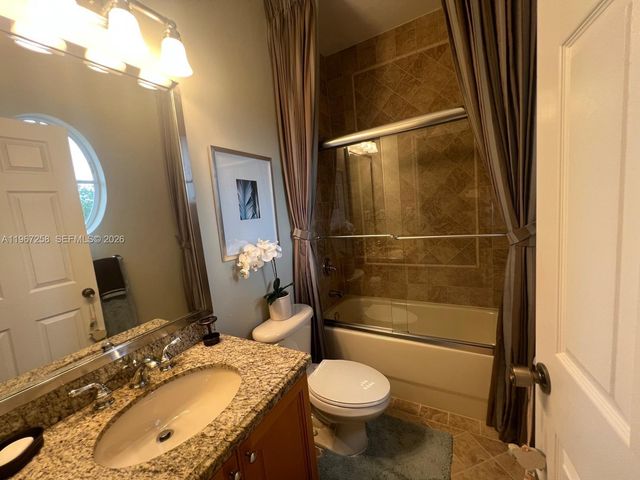 824 SW 143rd Ter 203, Pembroke Pines, FL 33027