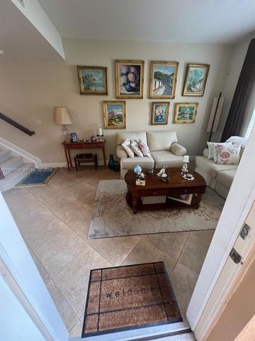 824 SW 143rd Ter 203, Pembroke Pines, FL 33027