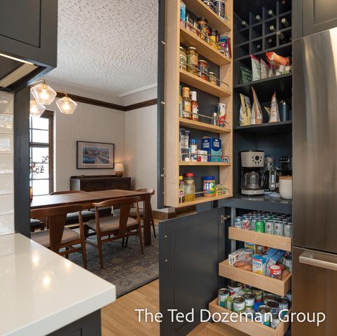 135 W 12th Street, Holland, MI 49423