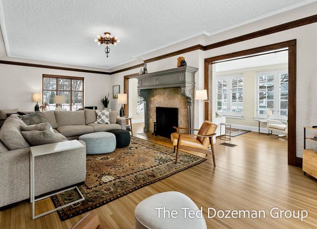 135 W 12th Street, Holland, MI 49423