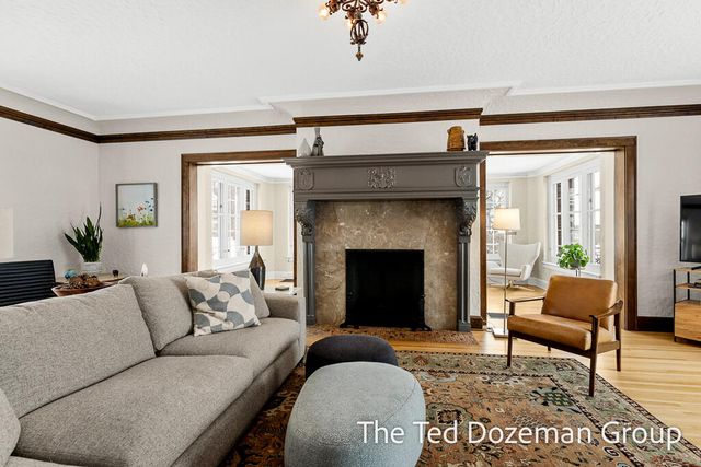 135 W 12th Street, Holland, MI 49423