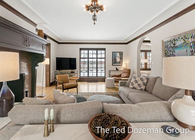 135 W 12th Street, Holland, MI 49423