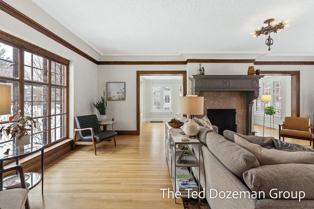 135 W 12th Street, Holland, MI 49423