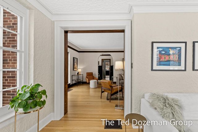 135 W 12th Street, Holland, MI 49423