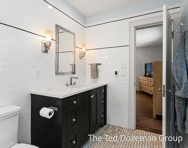 135 W 12th Street, Holland, MI 49423
