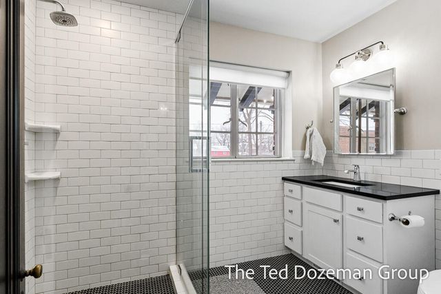 135 W 12th Street, Holland, MI 49423