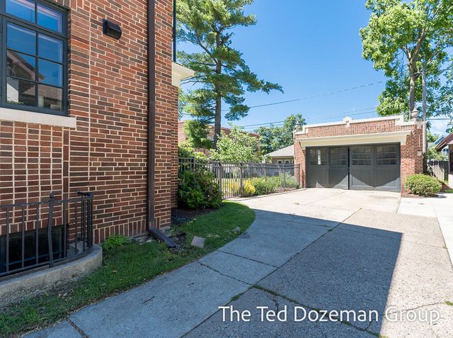 135 W 12th Street, Holland, MI 49423