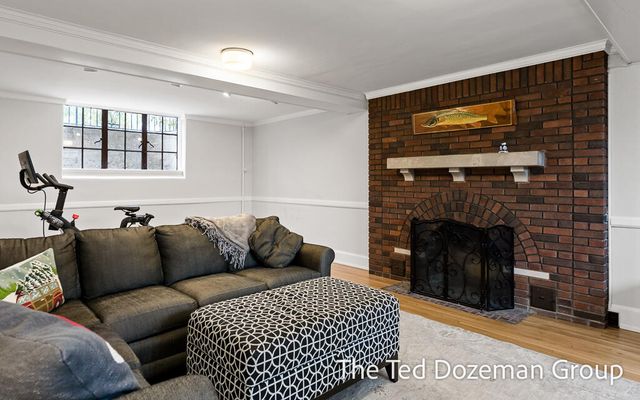 135 W 12th Street, Holland, MI 49423