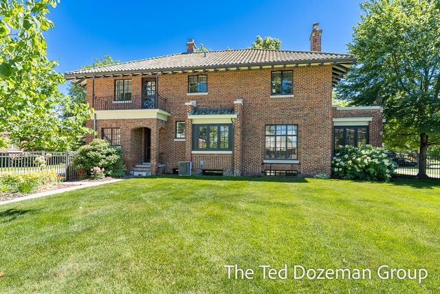 135 W 12th Street, Holland, MI 49423