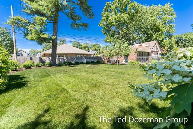 135 W 12th Street, Holland, MI 49423