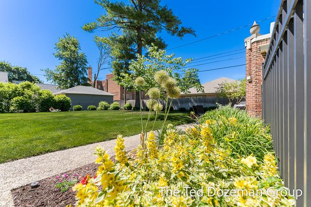 135 W 12th Street, Holland, MI 49423