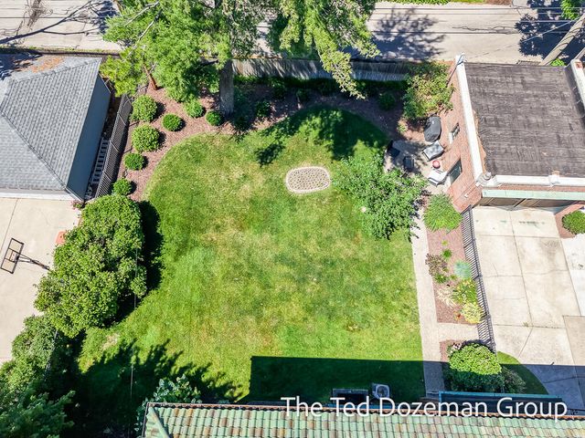135 W 12th Street, Holland, MI 49423