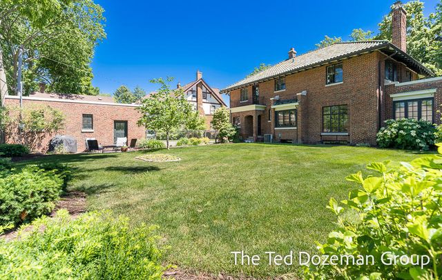 135 W 12th Street, Holland, MI 49423