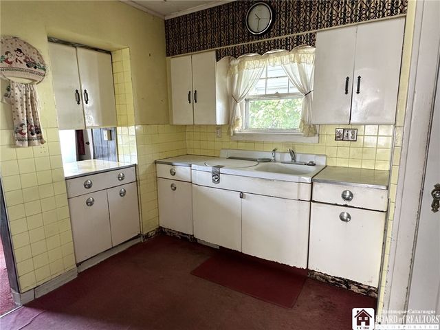 1389 Newland Avenue, Jamestown, NY 14701