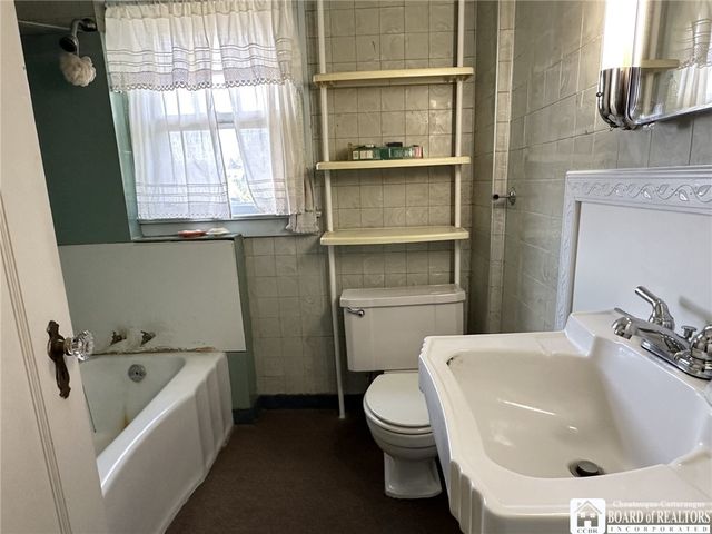 1389 Newland Avenue, Jamestown, NY 14701