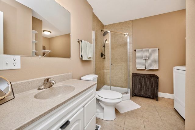 2525 Beaver Avenue, Des Moines, IA 50310