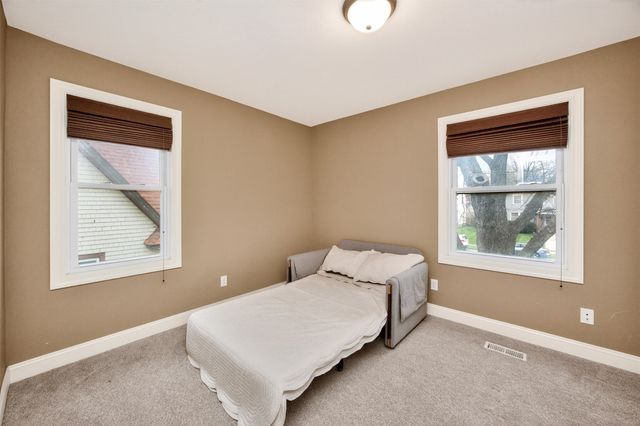 2525 Beaver Avenue, Des Moines, IA 50310