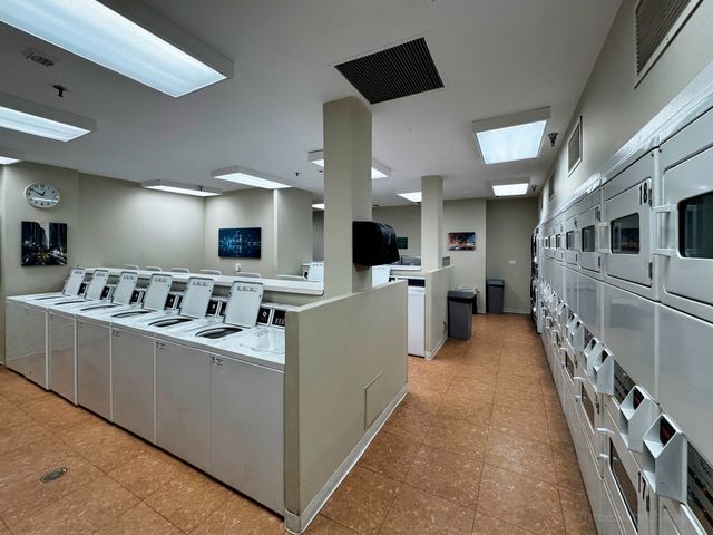 401 E ONTARIO Street 406, Chicago, IL 60611