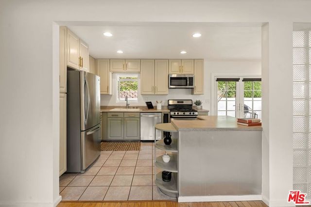 4115 Knobhill Drive, Sherman Oaks, CA 91403