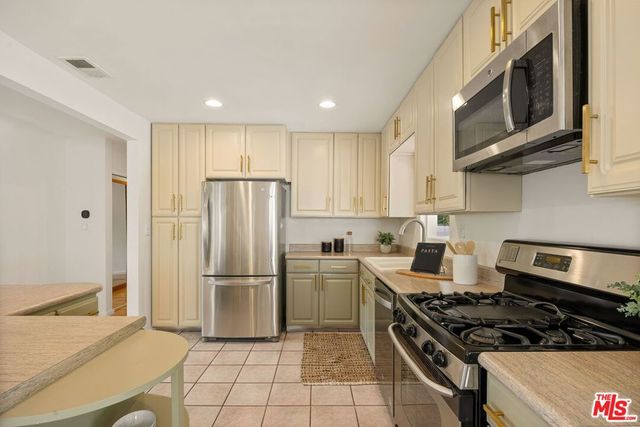 4115 Knobhill Drive, Sherman Oaks, CA 91403