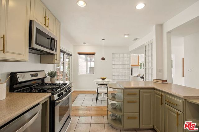 4115 Knobhill Drive, Sherman Oaks, CA 91403