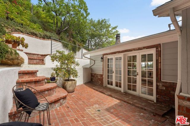 4115 Knobhill Drive, Sherman Oaks, CA 91403