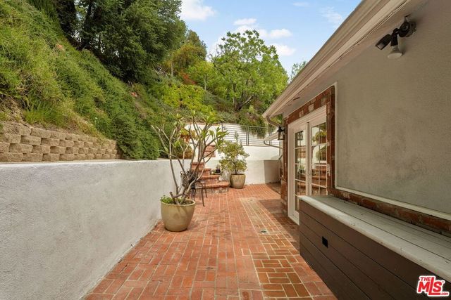 4115 Knobhill Drive, Sherman Oaks, CA 91403