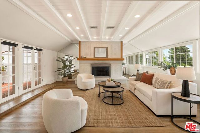 4115 Knobhill Drive, Sherman Oaks, CA 91403