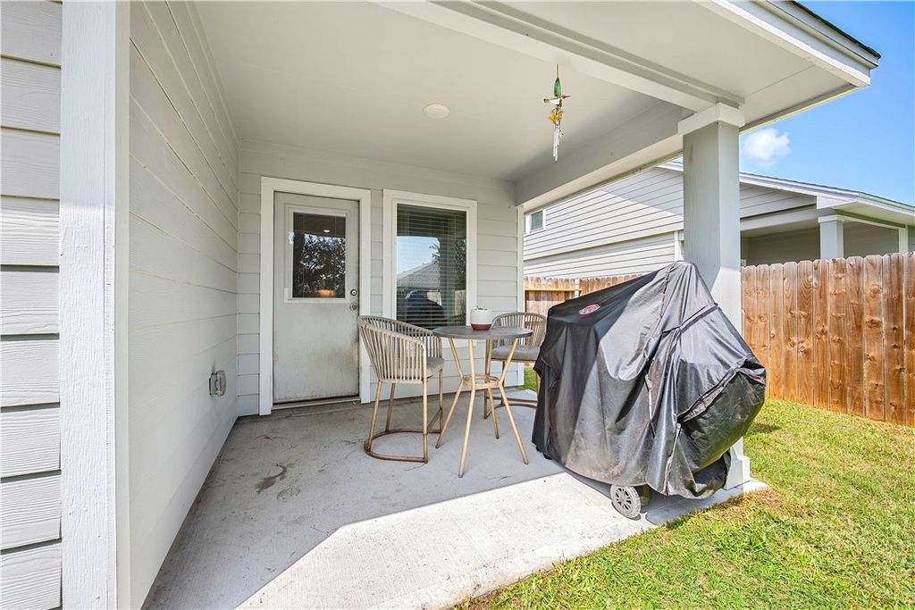 121 Antigua Dr, Rockport, TX 78382 — photo 4