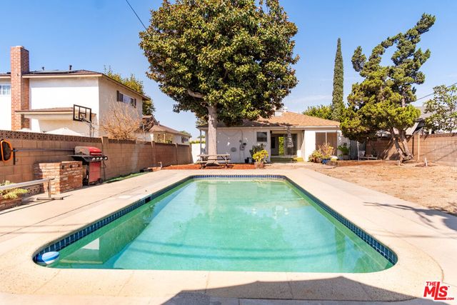 7854 Agnes Avenue, Los Angeles, CA 91605
