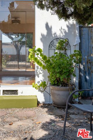 7854 Agnes Avenue, Los Angeles, CA 91605