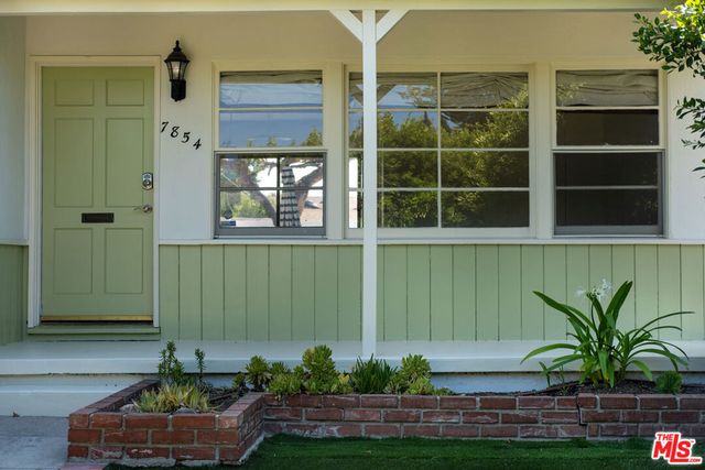 7854 Agnes Avenue, Los Angeles, CA 91605