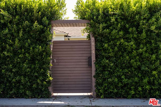 7854 Agnes Avenue, Los Angeles, CA 91605
