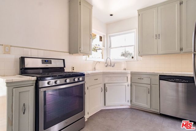7854 Agnes Avenue, Los Angeles, CA 91605