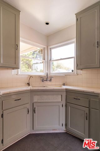 7854 Agnes Avenue, Los Angeles, CA 91605