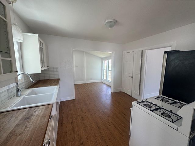 8355 Wier, Houston, TX 77017