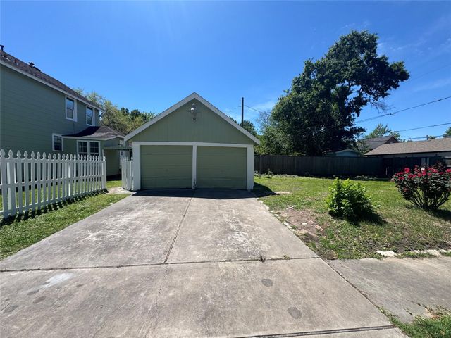 8355 Wier, Houston, TX 77017