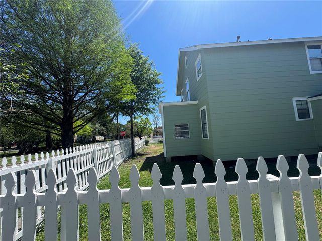 8355 Wier, Houston, TX 77017