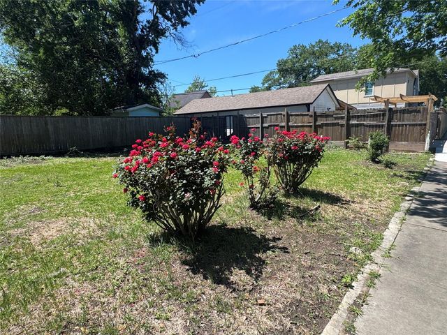 8355 Wier, Houston, TX 77017