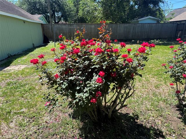 8355 Wier, Houston, TX 77017