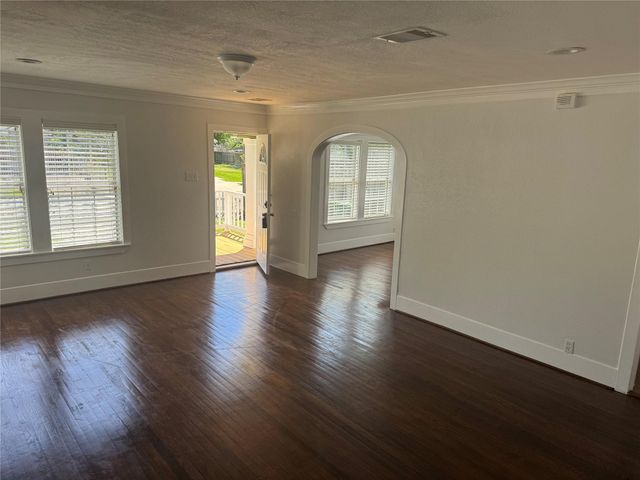 8355 Wier, Houston, TX 77017